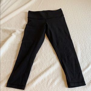 black cropped lulu leggings